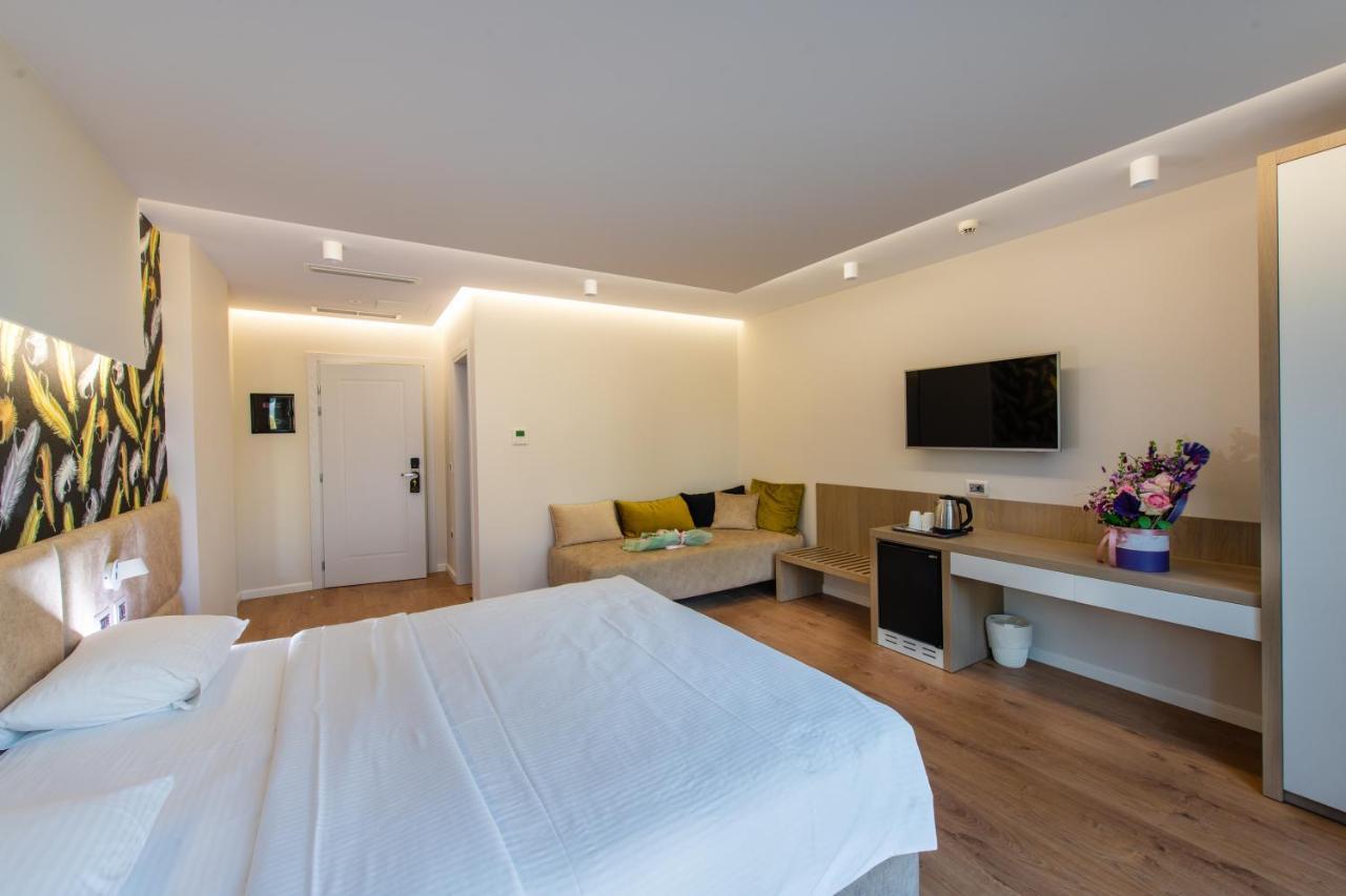 Marina Premium Hotel & Apartment Vlore Exterior photo